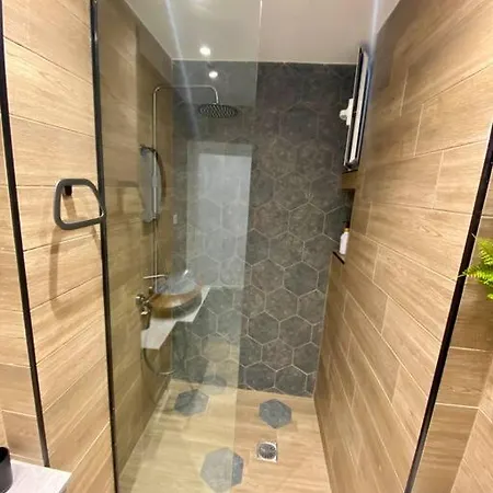 Crystal Studio-downtown Escape-navarinou Square Apartment Thessaloniki