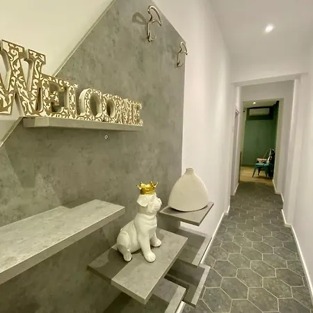 Apartment Crystal Studio-downtown Escape-navarinou Square *